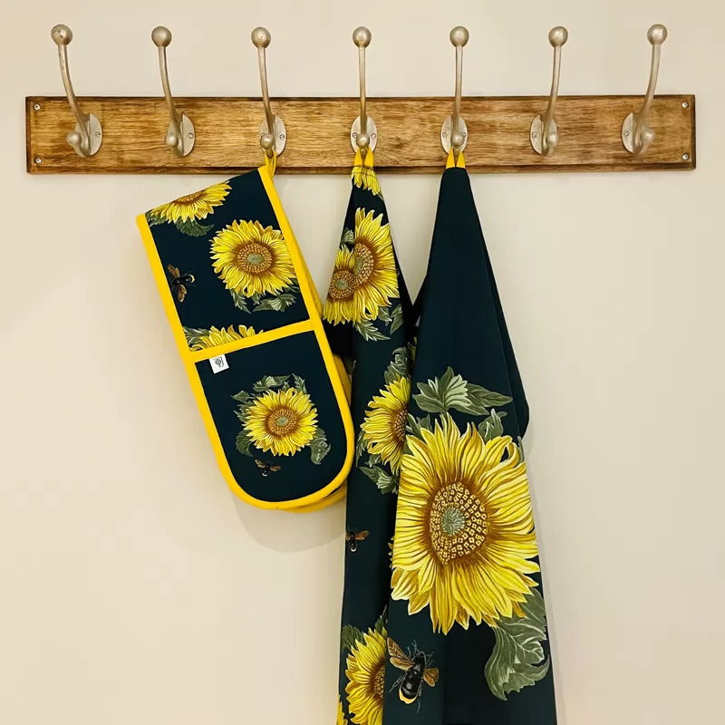 Double oven gloves made from sustainable cotton, featuring a sunflower and bee design inspired by the RHS Lindley Collections.

